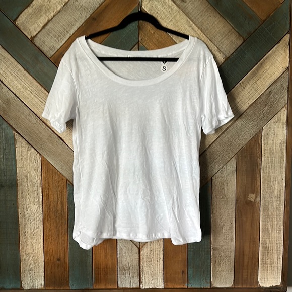 NWOT S/M (2-6) white shirt sleeve tee. - Picture 1 of 1